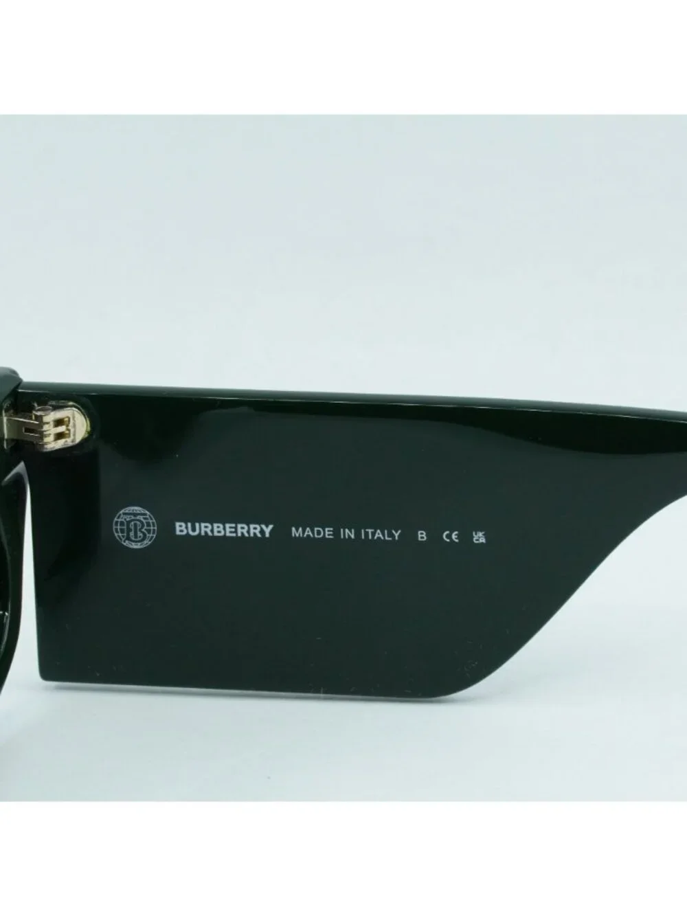 Burberry model be4385